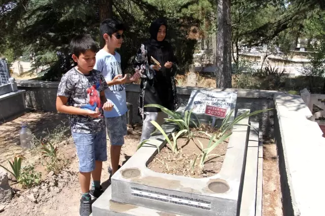 Arefe günü mezarlıklarda ziyaretçi yoğunluğu