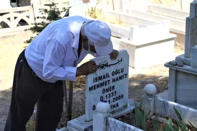 Arefe günü mezarlıklarda ziyaretçi yoğunluğu