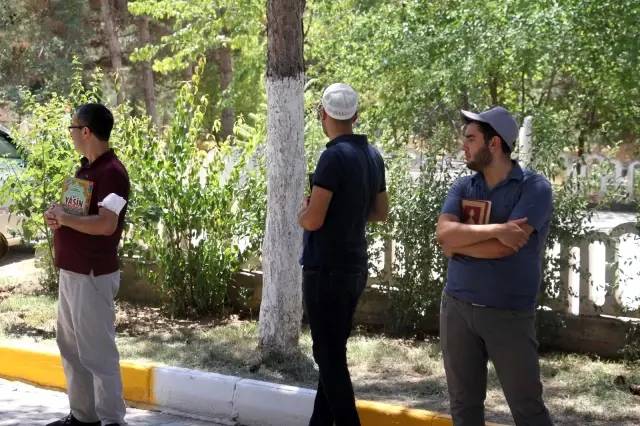 Arefe günü mezarlıklarda ziyaretçi yoğunluğu