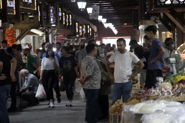 Kapalı Çarşı'da bayram yoğunluğu