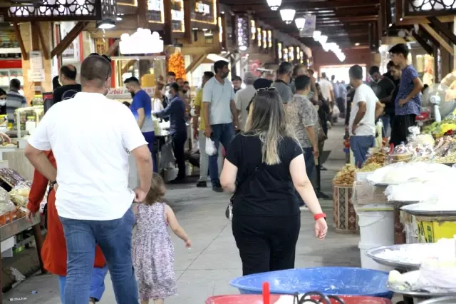Kapalı Çarşı'da bayram yoğunluğu