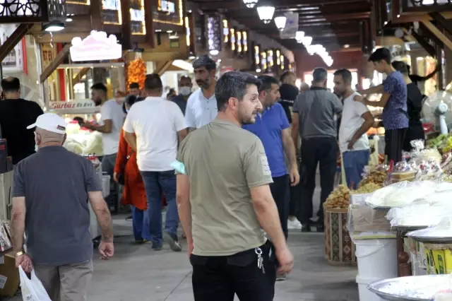 Kapalı Çarşı'da bayram yoğunluğu