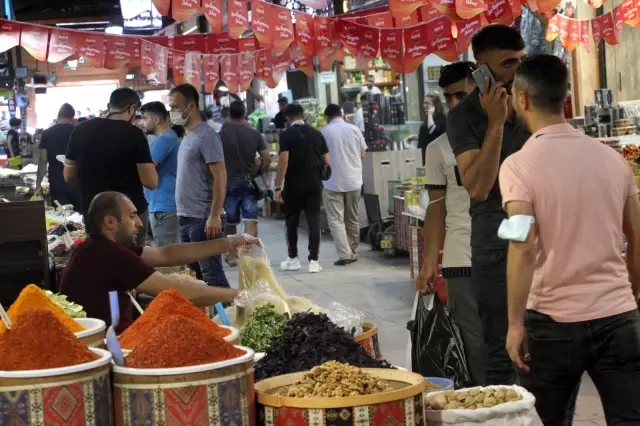 Kapalı Çarşı'da bayram yoğunluğu