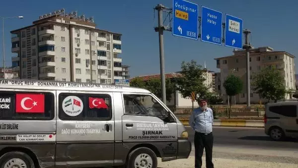 'ELMACI DEDE'DEN SURİYELİ ÇOCUKLARA BAYRAM ŞEKERİ 'ELMACI DEDE'DEN SURİYELİ ÇOCUKLARA BAYRAM ŞEKERİ