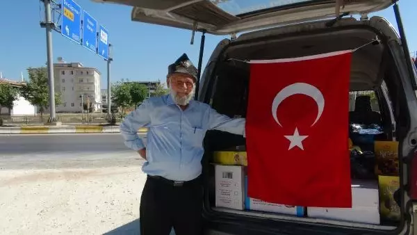 'ELMACI DEDE'DEN SURİYELİ ÇOCUKLARA BAYRAM ŞEKERİ