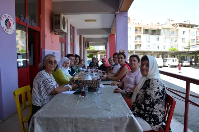 Emekçi kadınlar Sındırgı'da buluştu Emekçi kadınlar Sındırgı'da buluştu
