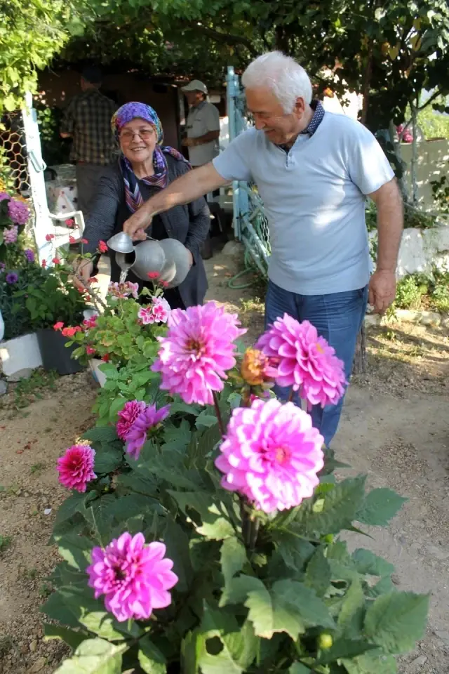 Emekliler tatillerini baba ocağında geçiriyor