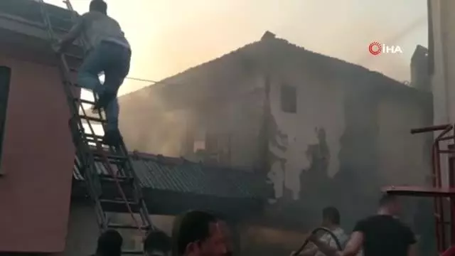Emet'te ahşap ev yangını korkuttu