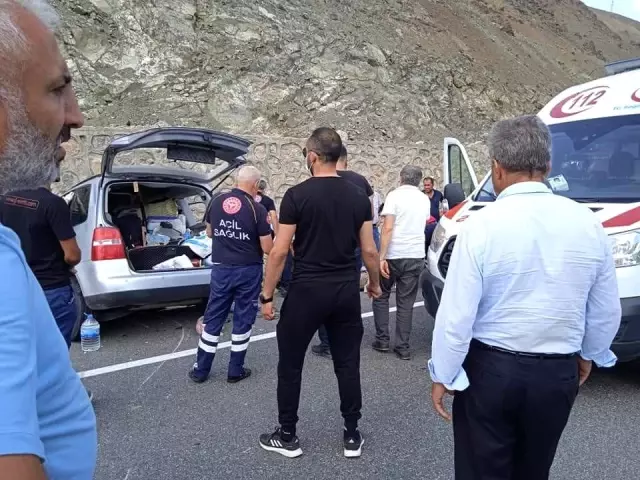 Minibüs ile otomobil çarpıştı: 4 yaralı