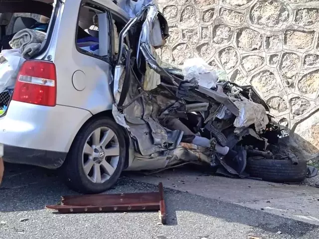 Minibüs ile otomobil çarpıştı: 4 yaralı