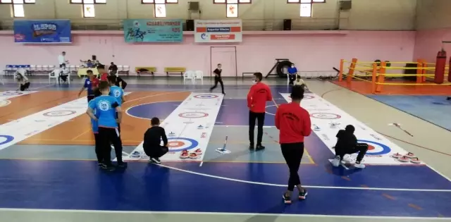 Erzurum'da Floor Curling müsabakaları başladı