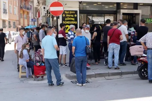 Eskişehir'de 'ucuz baklava' kuyruğu