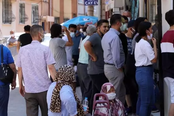 Eskişehir'de 'ucuz baklava' kuyruğu