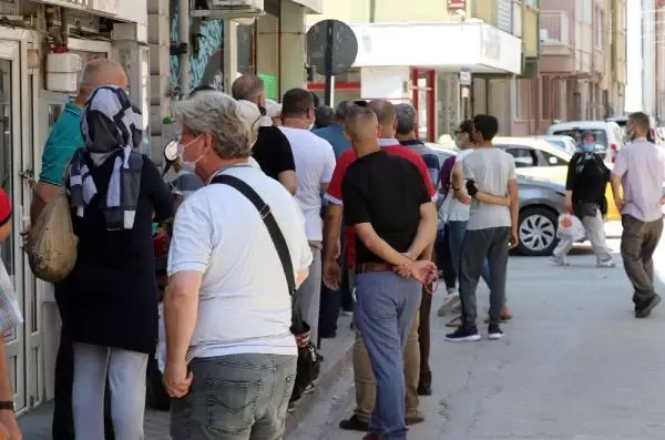 Eskişehir'de 'ucuz baklava' kuyruğu