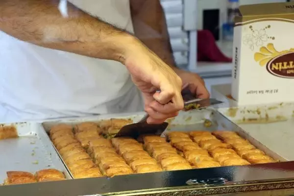Eskişehir'de 'ucuz baklava' kuyruğu