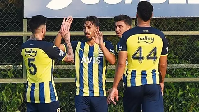 Fenerbahçe hazırlık maçında Kasımpaşa'yı 4-1 mağlup etti Fenerbahçe hazırlık maçında Kasımpaşa'yı 4-1 mağlup etti