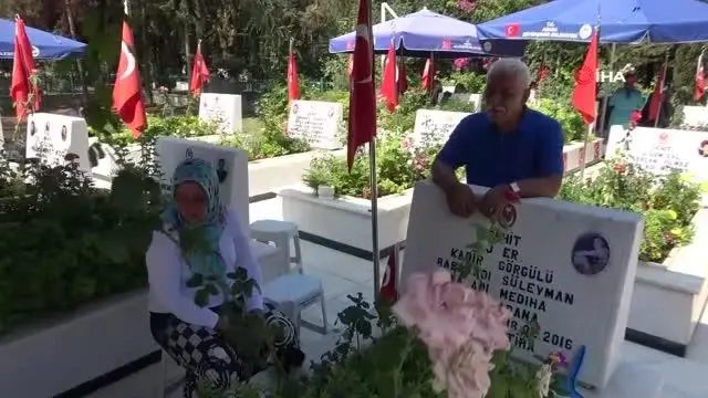 Fırat Kalkanı Harekatı şehidinin annesi: 'Ev bana bir cehennem çukuru oldu, hiç eve gitmeyeyim diyorum' Fırat Kalkanı Harekatı şehidinin annesi: 'Ev bana bir cehennem çukuru oldu, hiç eve gitmeyeyim diyorum'