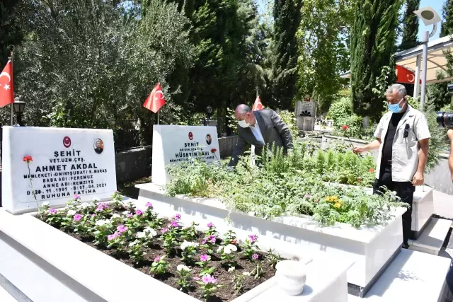 Son dakika gündem: KAHRAMANMARAŞ - Kurban Bayramı arifesinde şehitlik ziyaretleri