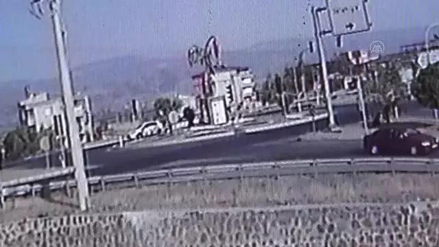 GAZİANTEP - Cip ile otomobilin çarpışması güvenlik kamerasında