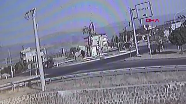 GAZİANTEP'TE 2 KARDEŞİN YARALANDIĞI KAZA KAMERADA