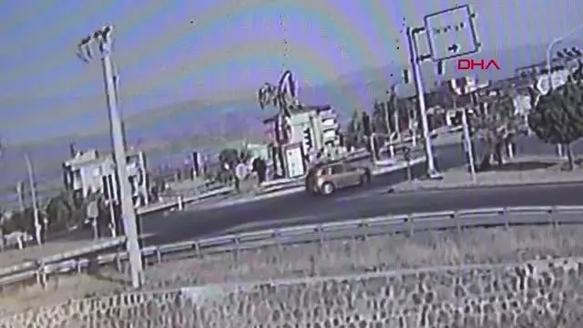 GAZİANTEP'TE 2 KARDEŞİN YARALANDIĞI KAZA KAMERADA