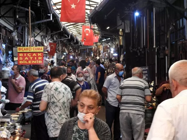 Çarşı ve pazarlarda bayram yoğunluğu