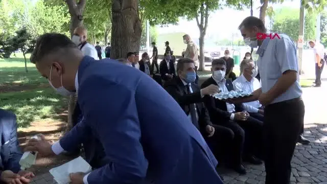 GAZİANTEP'TE PROTOKOL İLE VATANDAŞ BAYRAMLAŞTI GAZİANTEP'TE PROTOKOL İLE VATANDAŞ BAYRAMLAŞTI