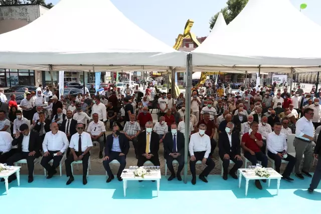 Geyve Meydanı törenle hizmete açıldı