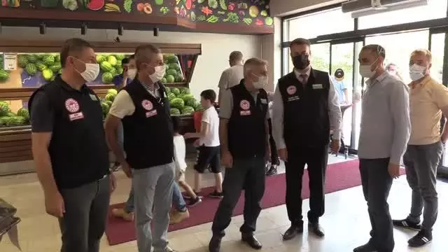 Gıda denetimi yapan ekipler vatandaşlara iki dilde uyarılarda bulundu Gıda denetimi yapan ekipler vatandaşlara iki dilde uyarılarda bulundu