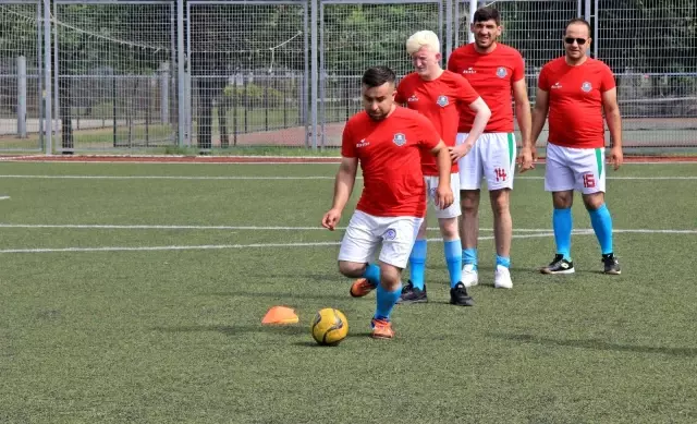 Görmeyen gözlerle başarıdan başarıya koşuyorlar