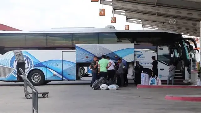 Güneydoğu'daki otogarlarda Kurban Bayramı hareketliliği yaşanıyor Güneydoğu'daki otogarlarda Kurban Bayramı hareketliliği yaşanıyor