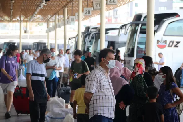 DİYARBAKIR - Güneydoğu'daki otogarlarda Kurban Bayramı hareketliliği yaşanıyor