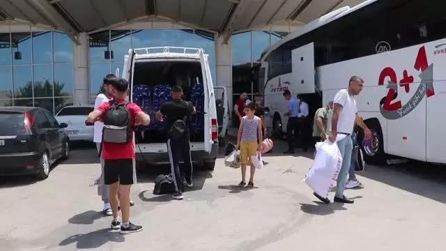 Güneydoğu'daki otogarlarda Kurban Bayramı hareketliliği yaşanıyor