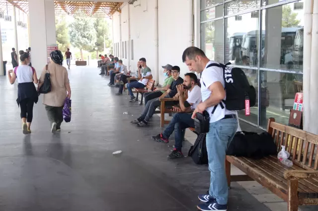 DİYARBAKIR - Güneydoğu'daki otogarlarda Kurban Bayramı hareketliliği yaşanıyor