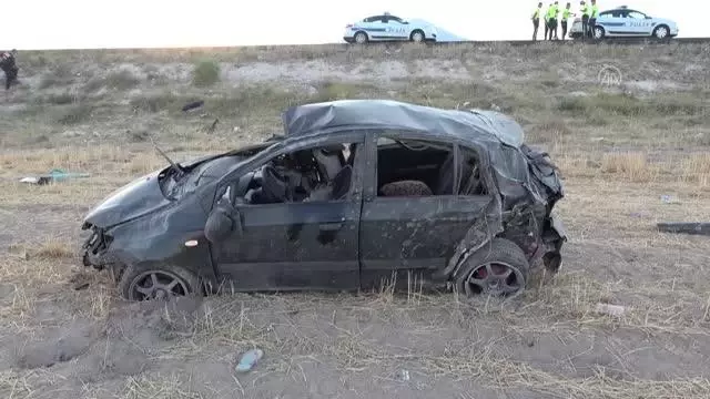Hafif ticari araç ile otomobil çarpıştı: 2 ölü, 7 yaralı