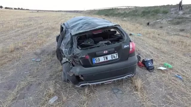 Hafif ticari araç ile otomobil çarpıştı: 2 ölü, 7 yaralı
