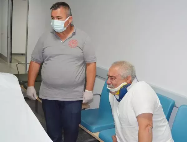 Hafif ticari araç ile otomobil çarpıştı: 2 ölü, 7 yaralı