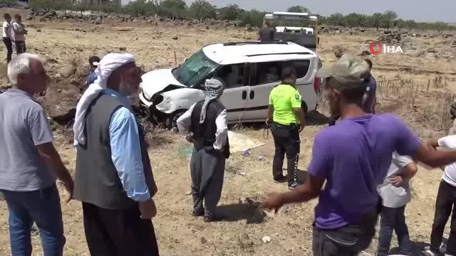 Hafif ticari araç şarampole devrildi: 8 yaralı