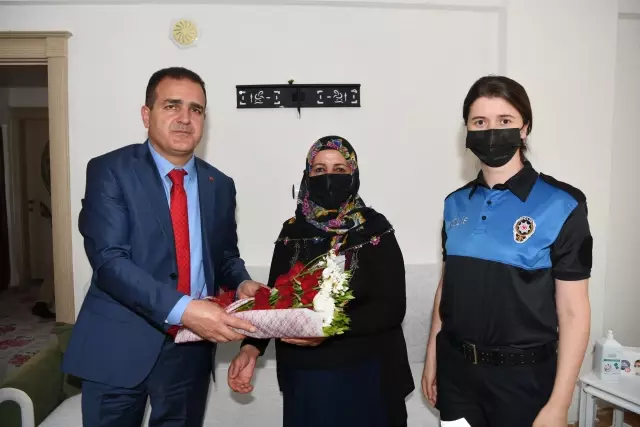 Hakkari Valisi Akbıyık, şehit ailelerinin bayramını kutladı