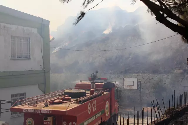 Son dakika haberleri! Hatay'da mısır silajı balyalarının bulunduğu alanda çıkan yangın kontrol altına alındı