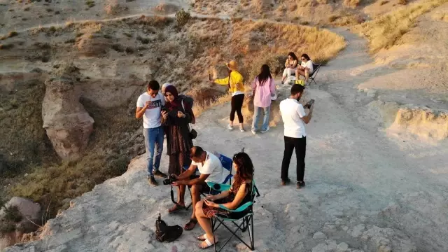 Her gün binlerce kişi günbatımını izlemek için Kapadokya'ya akın ediyor