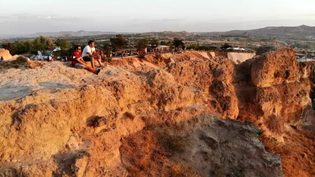Her gün binlerce kişi günbatımını izlemek için Kapadokya'ya akın ediyor