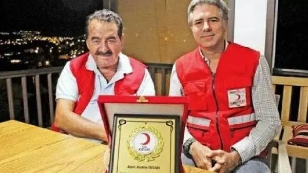 İbrahim Tatlıses'ten Kızılay'a kurban bağışı