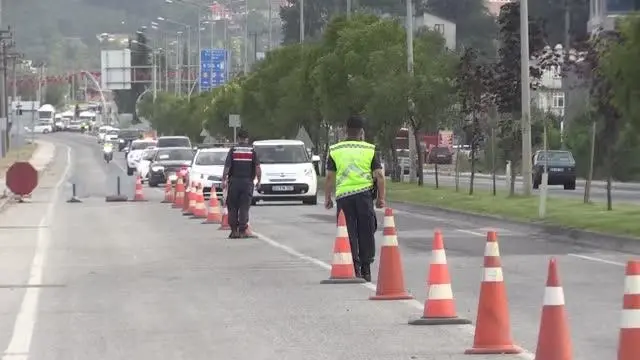 Son dakika: İçişleri Bakan Yardımcısı Erdil, trafik denetimine katıldı Son dakika: İçişleri Bakan Yardımcısı Erdil, trafik denetimine katıldı