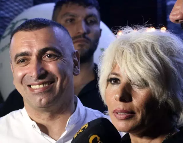 İşadamı Gökhan Reis'in açtığı restoranda İntizar sahne aldı