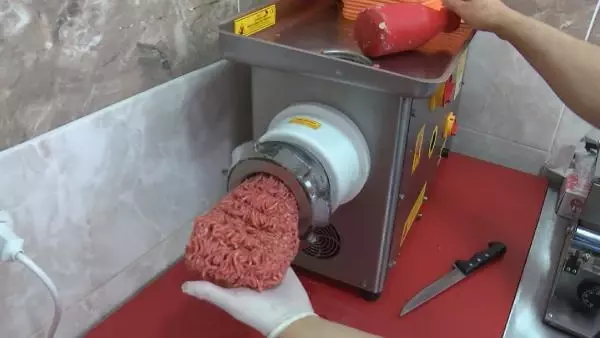 İSTANBUL'DA KASAP VE BAKKALLARIN 'ET ÇEKME' TARTIŞMASI
