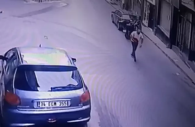 İstanbul'da korkunç cinayet kamerada: Yaralı halde motorla kaçtı, hastanede öldü