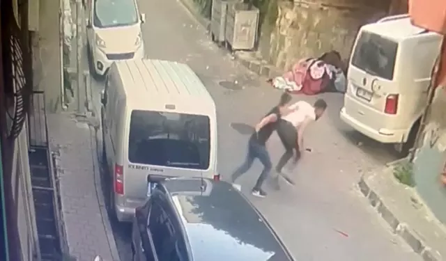 Son dakika haberleri | İstanbul'da korkunç cinayet kamerada: Yaralı halde motorla kaçtı, hastanede öldü
