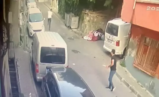 Son dakika haberleri | İstanbul'da korkunç cinayet kamerada: Yaralı halde motorla kaçtı, hastanede öldü