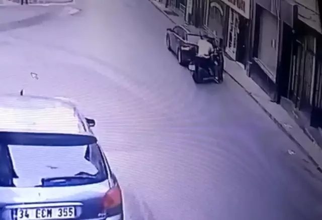 Son dakika haberleri | İstanbul'da korkunç cinayet kamerada: Yaralı halde motorla kaçtı, hastanede öldü